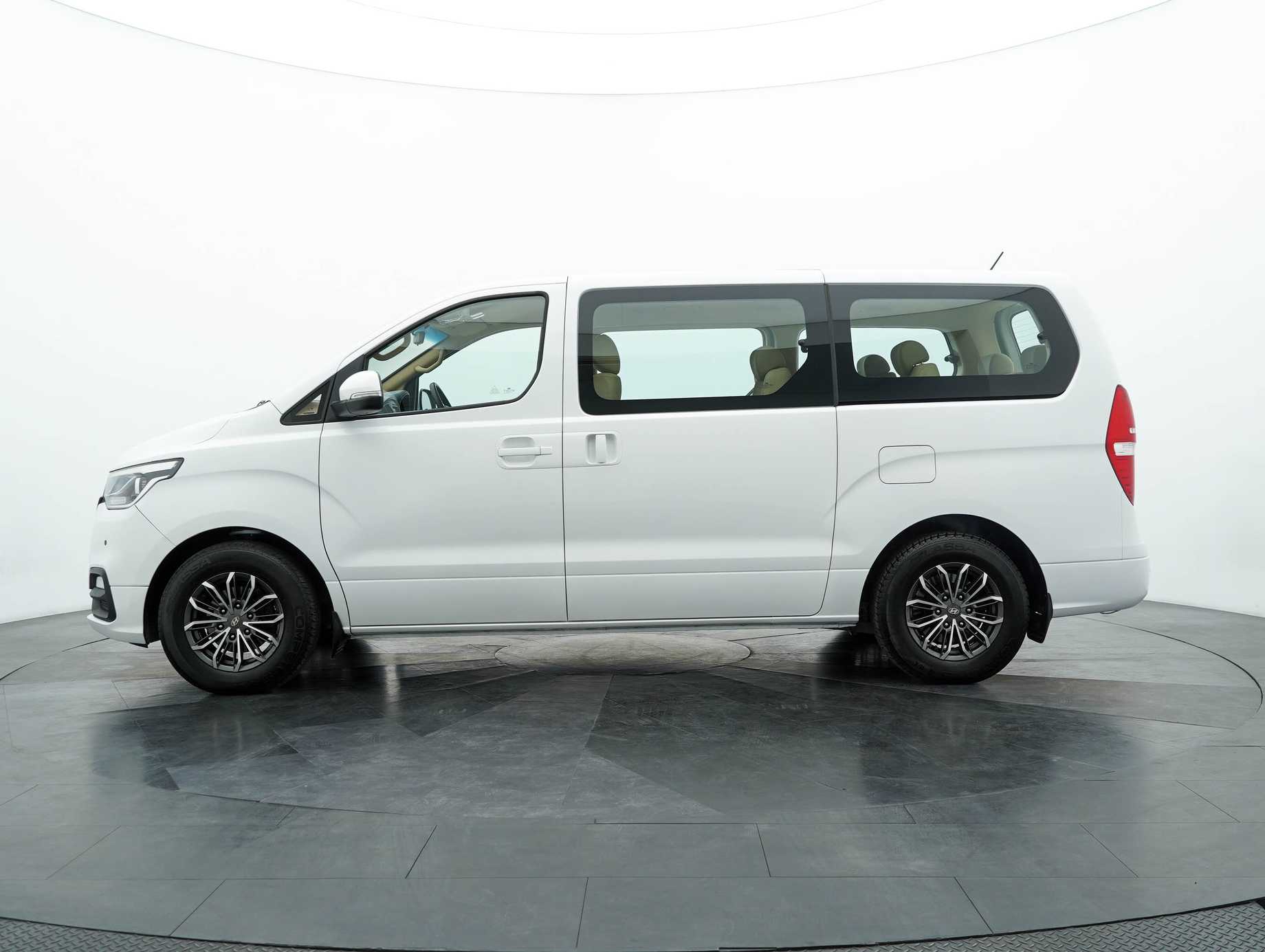 terpakai 2020 Hyundai Grand Starex Executive 2.5