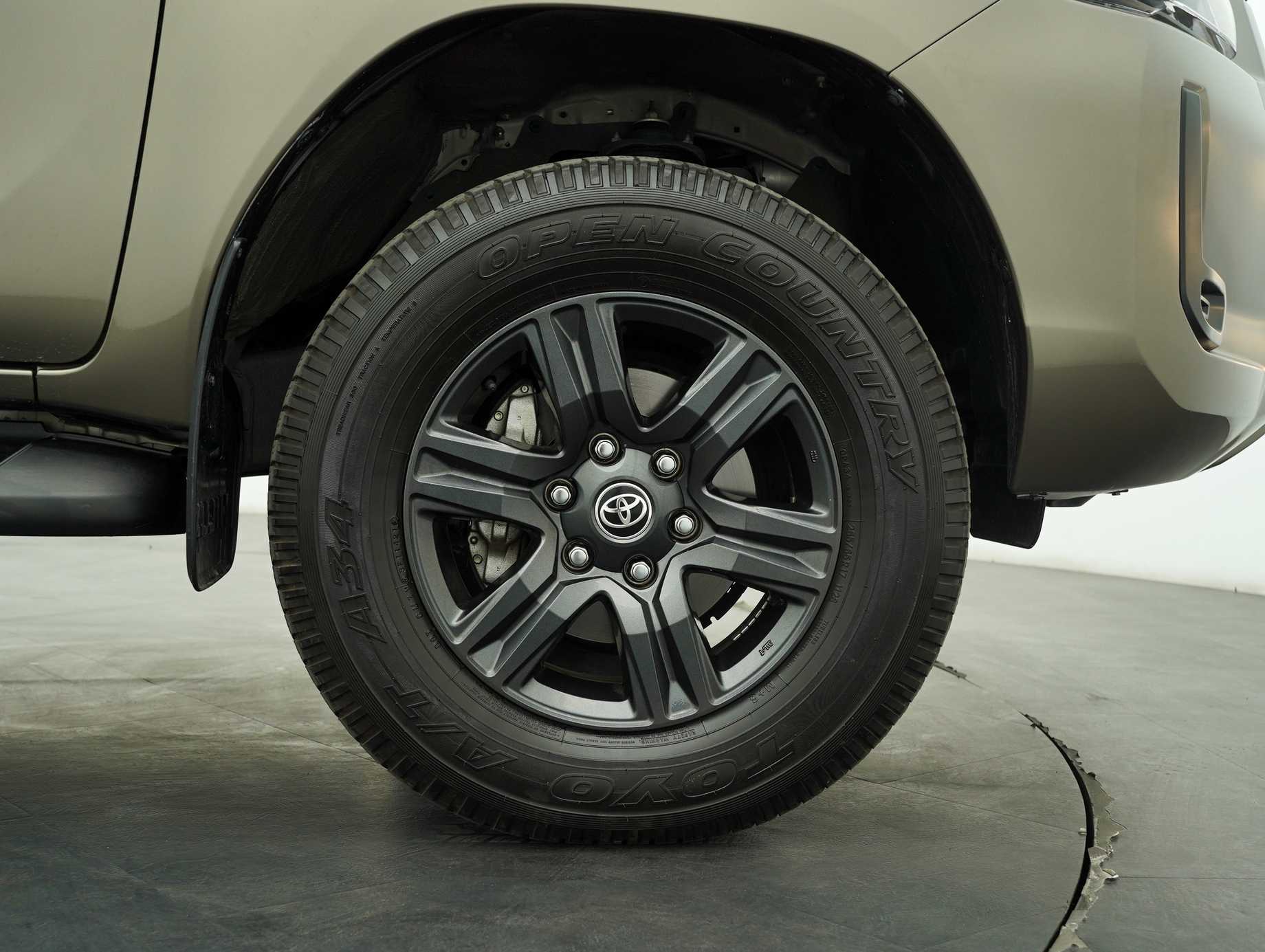 used 2021 Toyota Hilux E 2.4