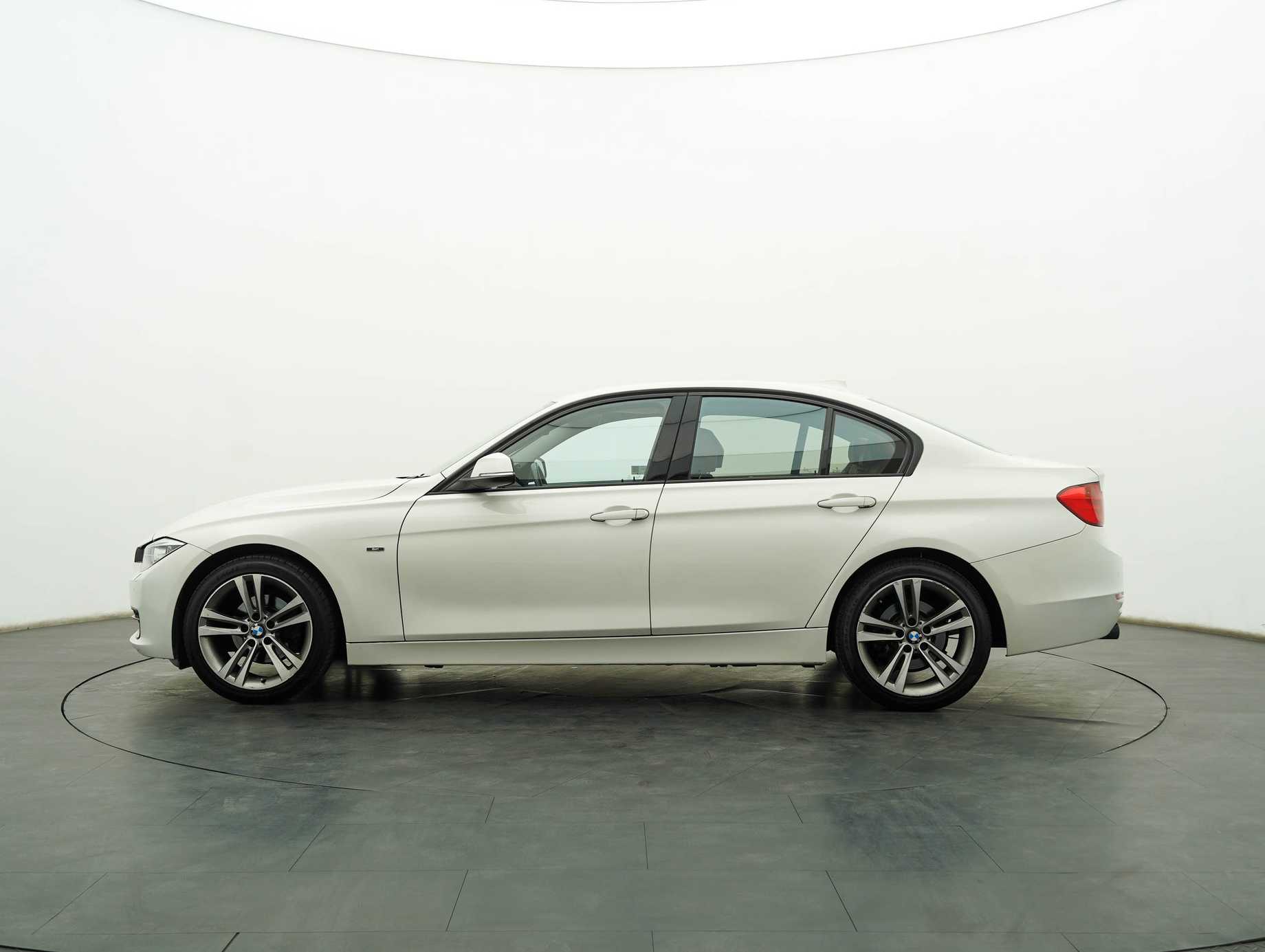 used 2014 BMW 320i Sport Line 2.0