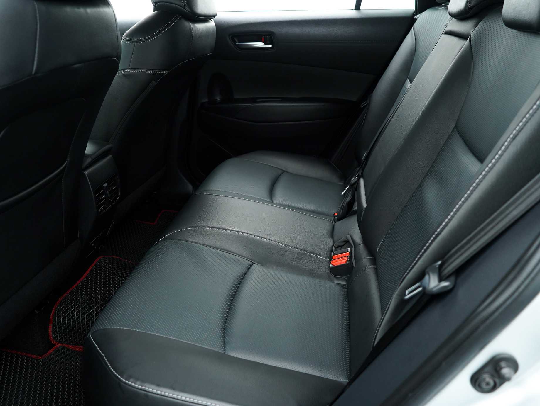 terpakai 2022 Toyota Corolla Cross V 1.8