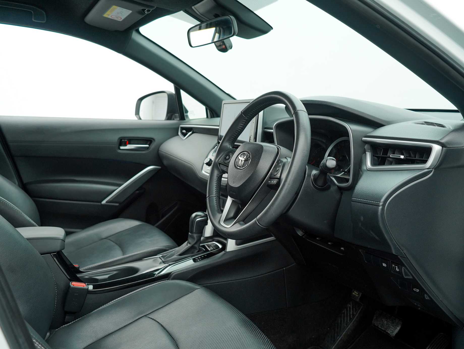 terpakai 2022 Toyota Corolla Cross V 1.8